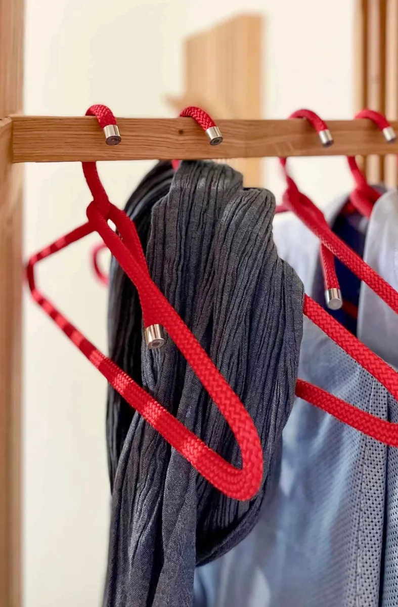 Kleiderbügel aus Seil - rot