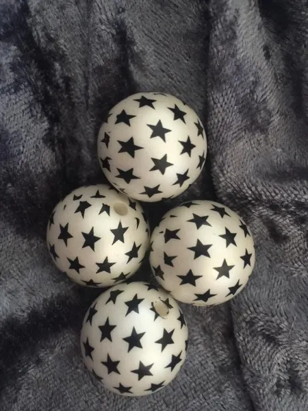 5 Acrylperlen 20mm mit Sternen by Raheli1 weiss
