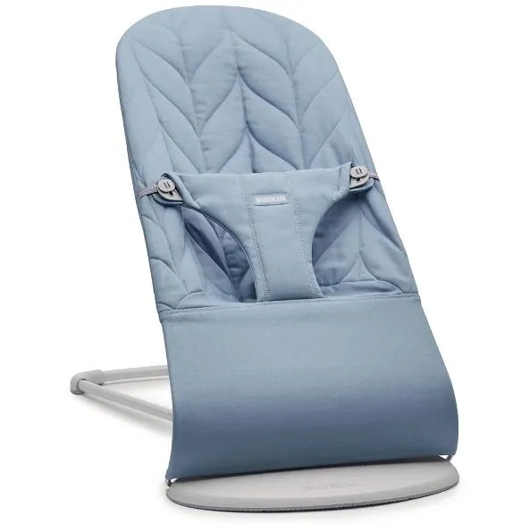 BabyBjörn Babywippe Bliss Woven Petal Quilt blau