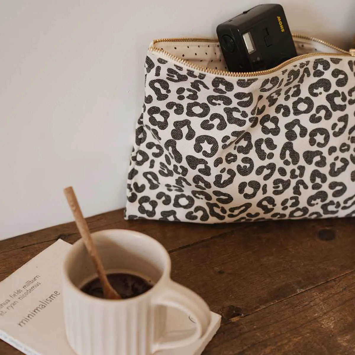 LILI Kosmetiktasche Leo Grau – Schminktasche & Kulturbeutel aus Baumwolle