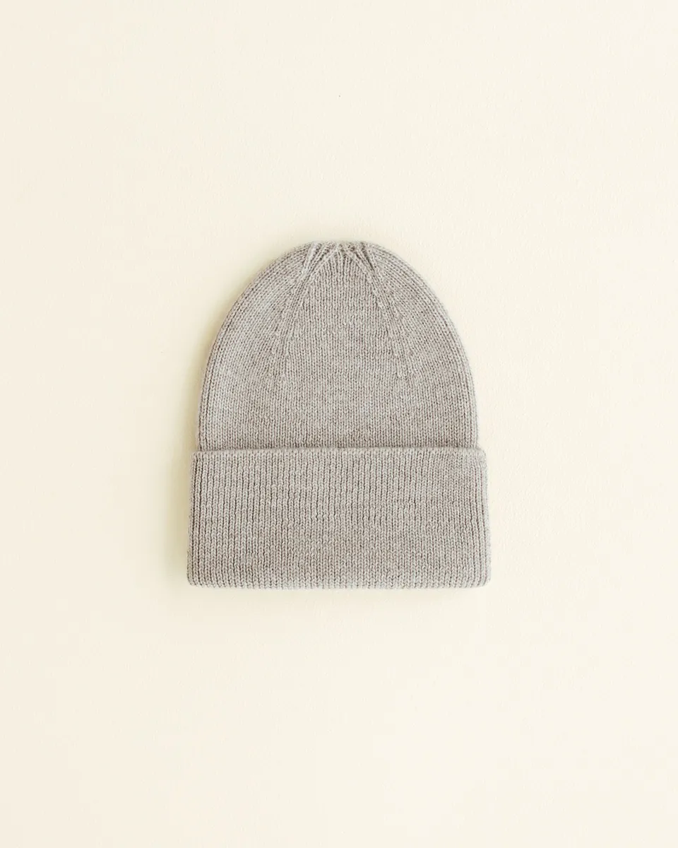 Hvid Newborn Beanie "Fonzie" Pebble