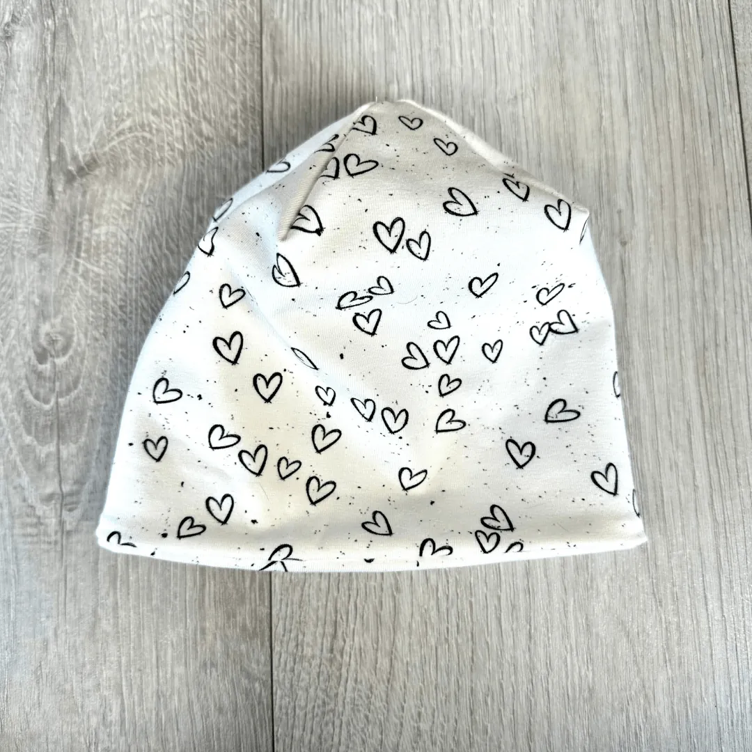 Beanie Gr. 43-45cm weiss mit Herzchen