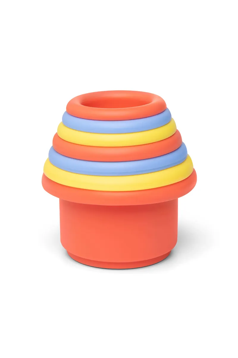 Gobelets rouges, jaunes et bleus
