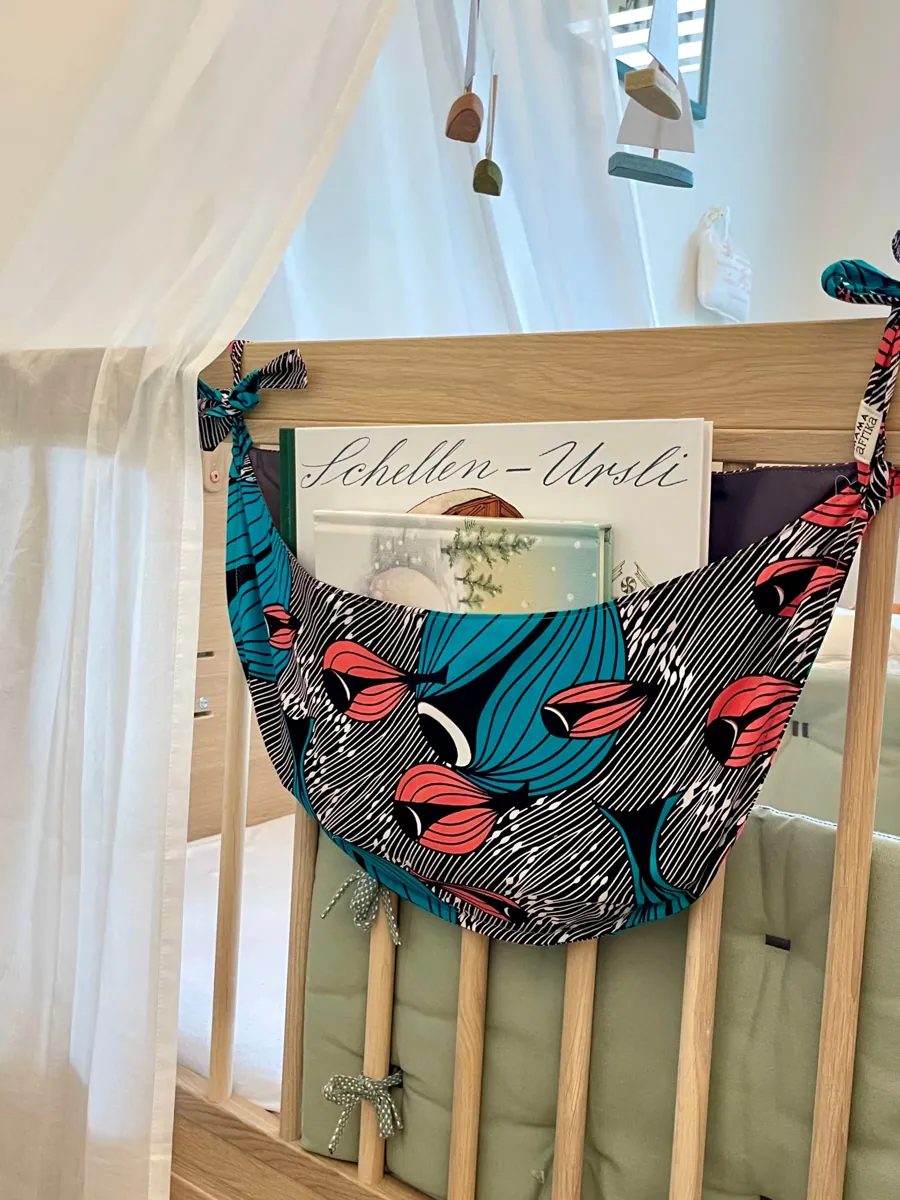 Toys Hammock - Green & Pink Fish - Grey Background
