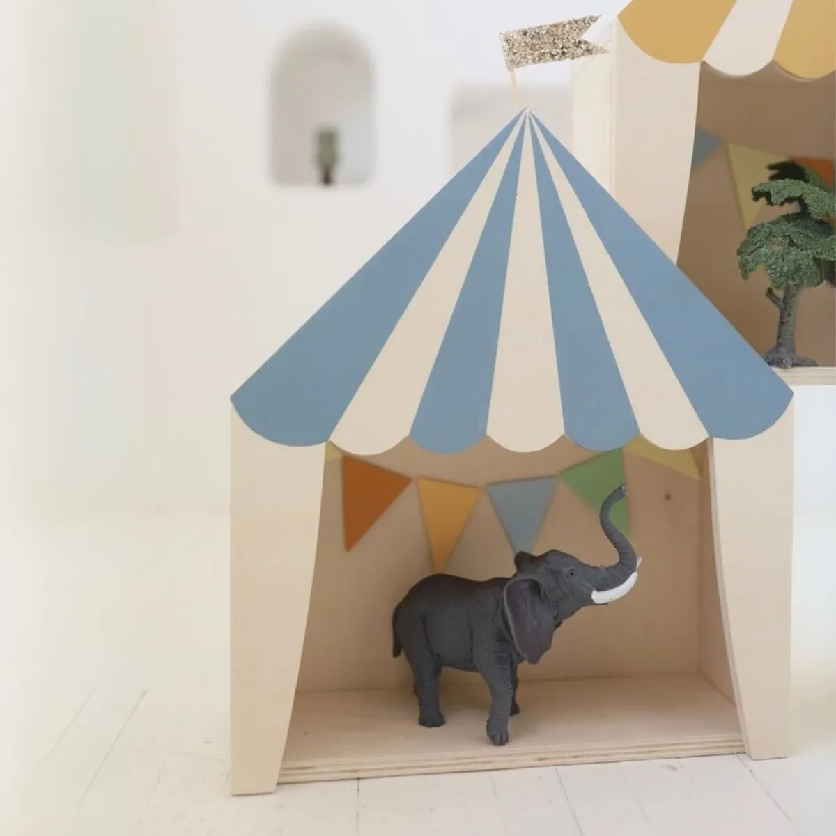 Handgemachte Zirkus Wandregal aus Holz Kinderzimmer