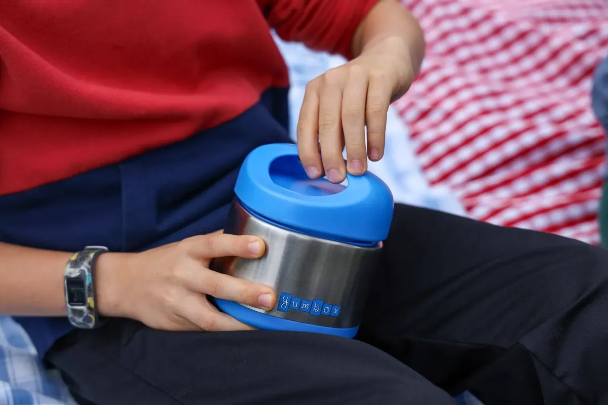 Yumbox Cubi Thermo-Essensbehälter für Kinder Einfach zu tragen und zu öffnen, 10 oz - Surfblau