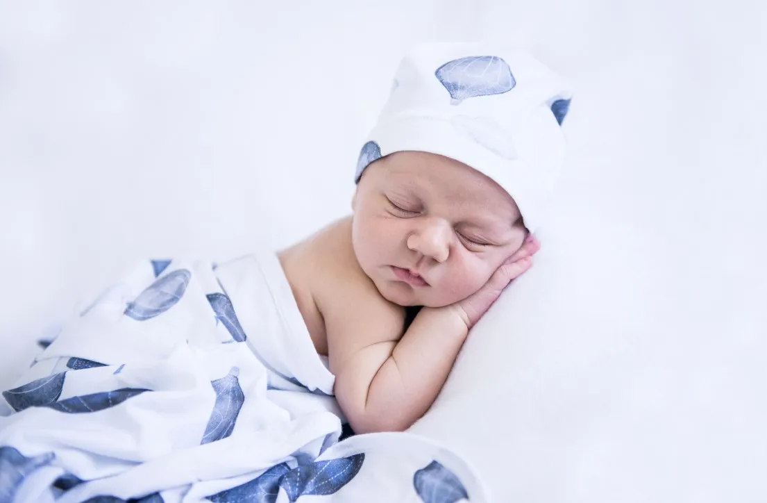 Multi-use swaddle and beanie set - Cloud chaser